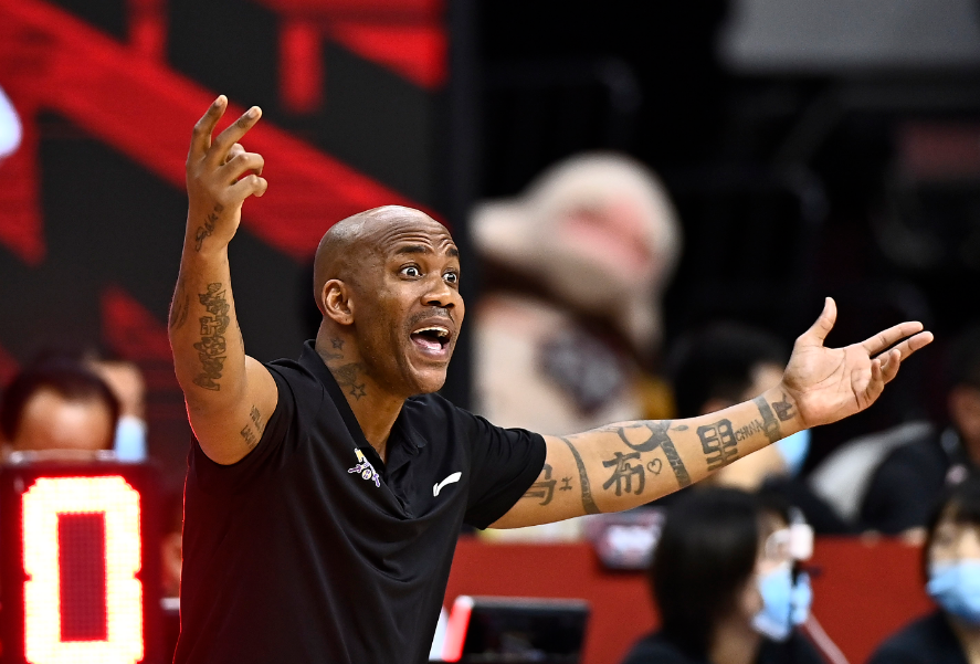 灰熊队全员发挥出色，取得关键胜利的简单介绍