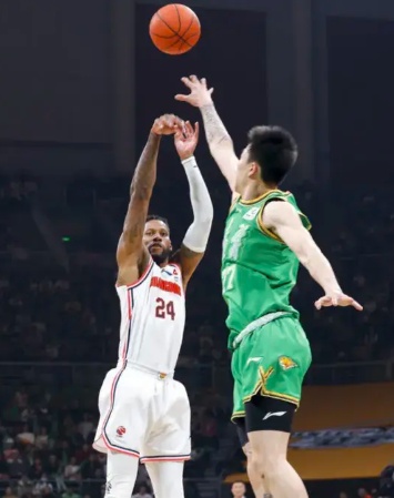 灰熊队全员发挥出色，取得关键胜利的简单介绍