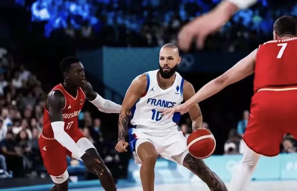 法国队逆转中国队，奥恰洛夫点燃赛场的简单介绍